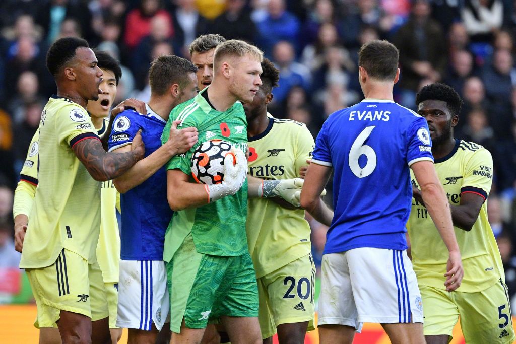 阿森纳训练开放日；窗口期再遭质疑引欢呼；全明星赛在即；更衣室氛围转暖(阿森纳新闻最新消息)