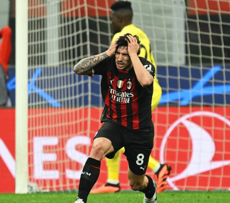 爱游戏体育网址 -AC米兰训练开放日，清晨复出首秀引欢呼，欧冠在即，资深球员宣示担当的简单介绍