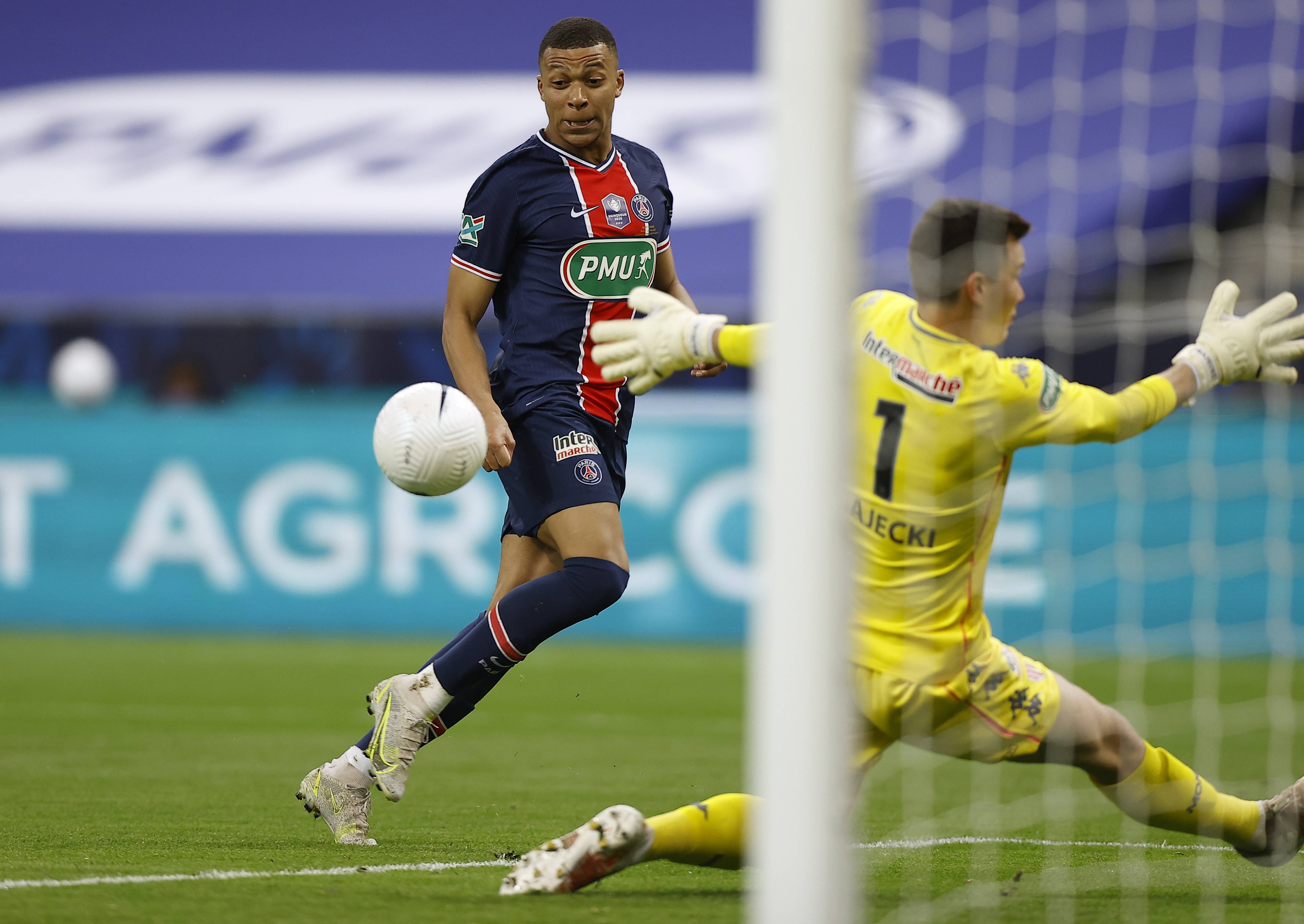 AYX Sports -包含集结日斯图加特完成体检——法国杯节点到来，管理层满意，球队文化再被提及的词条